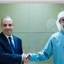 عبد الله بن زايد يستقبل وزير الخارجية المصري
