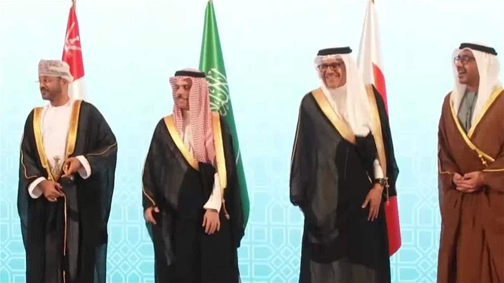 عبدالله بن زايد يشارك في الاجتماع الاستثنائي ال49 للمجلس الوزاري الخليجي بالدوحة