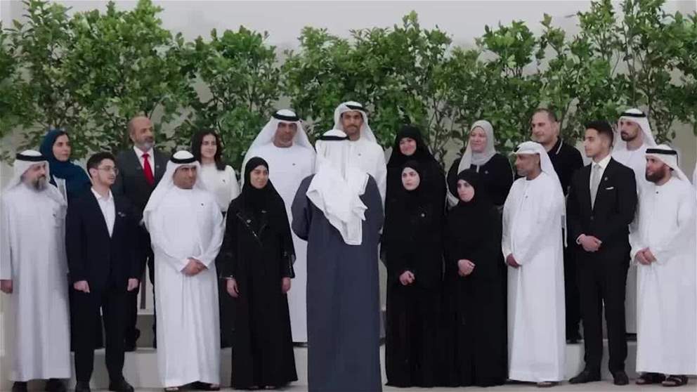 رئيس الدولة يستقبل أوائل الصف الثاني عشر وأولياء أمورهم وعدداً من القيادات التربوية
