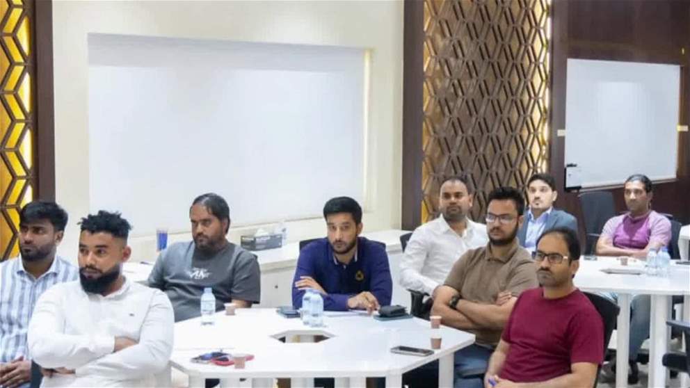 بلدية الفجيرة تعقد جلسة عصف ذهني مع مقاولي البنية التحتية لتعزيز الشراكة وتطوير المشاريع المستقبلية