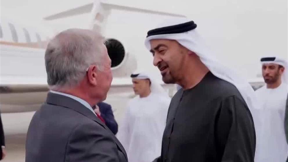  رئيس الدولة في مقدمة مستقبليه.. ملك الأردن يصل البلاد في زيارة عمل