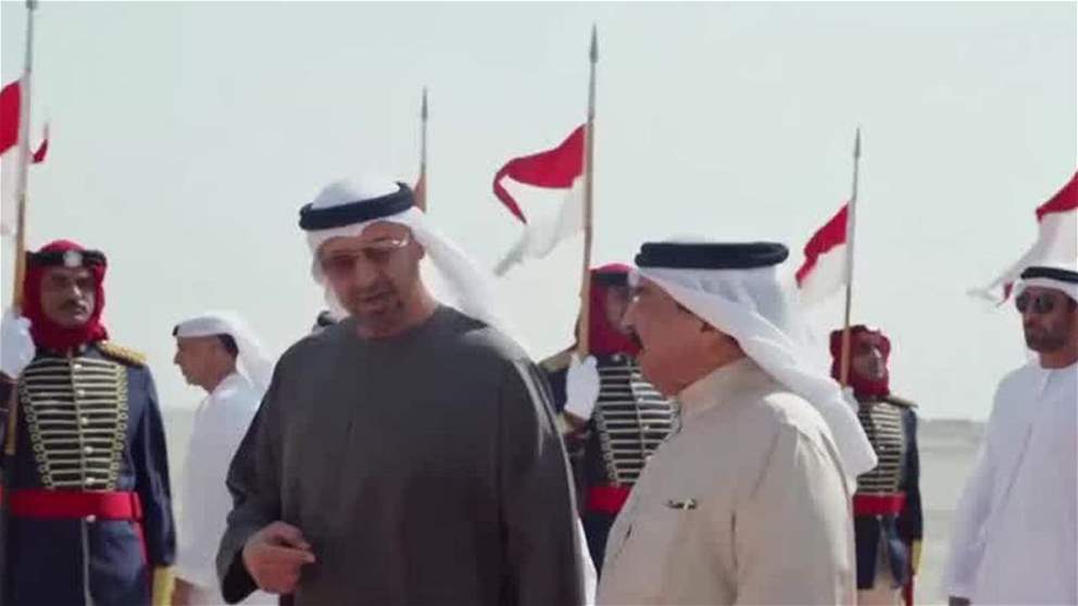 رئيس الدولة يصل البحرين في زيارة أخوية.. والملك حمد بن عيسى في مقدمة مستقبليه
