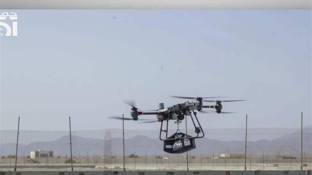 الفجيرة تشهد أول عملية شحن جوي بطائرة بدون طيار من مطار مدني إلى منصة بحرية