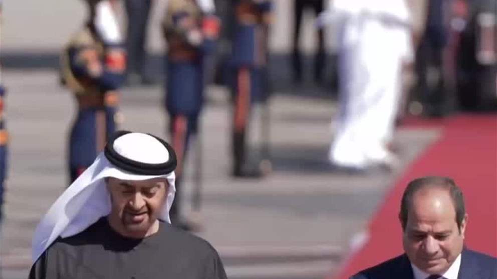 رئيس الدولة يصل القاهرة في زيارة أخوية.. والرئيس المصري في مقدمة مستقبليه
