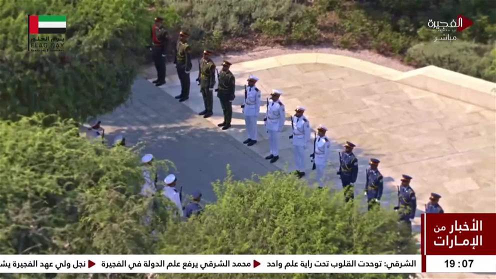 منصور بن زايد يرفع علم الإمارات على سارية صرح زايد المؤسس بمناسبة يوم العلم