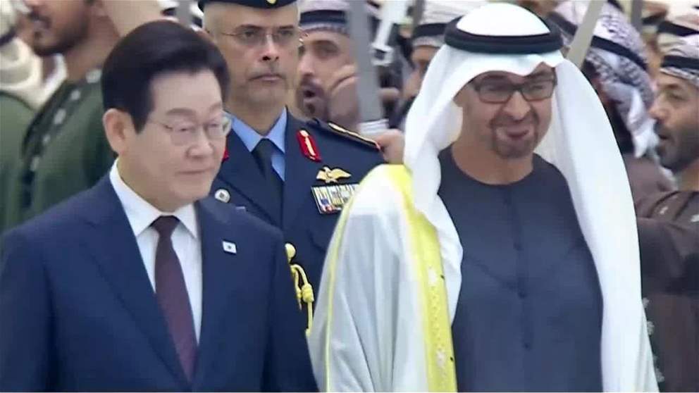 أقيمت له مراسم استقبال رسمية.. رئيس الدولة يستقبل الرئيس الكوري في قصر الوطن