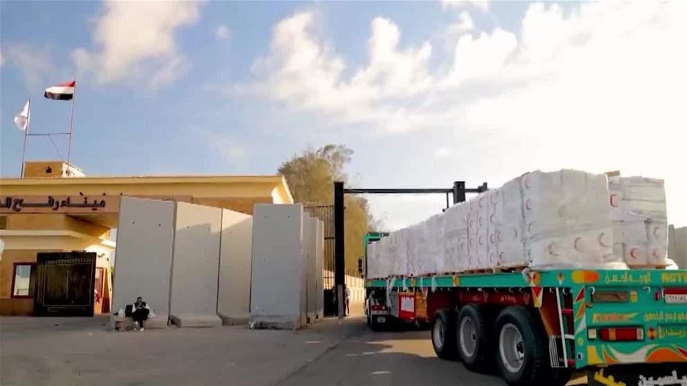 الهلال الأحمر الإماراتي يعزز جهودالفارس الشهم 3 بقافلة جديدة تحمل كسوة الشتاء وموادالإيواء لأهل غزة