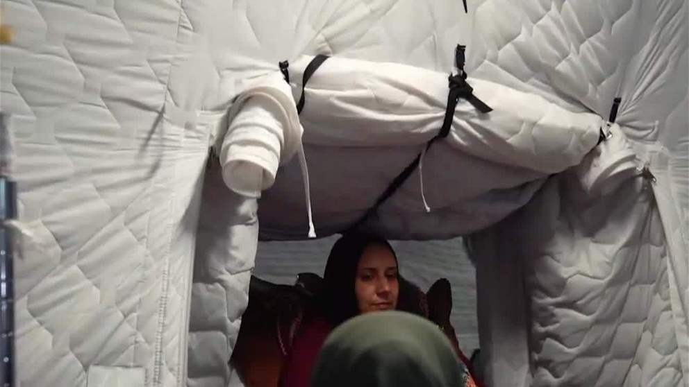 "الفارس الشهم 3" تقدم طرودا صحية للمرضى في مستشفى الهلال الأحمر الميداني