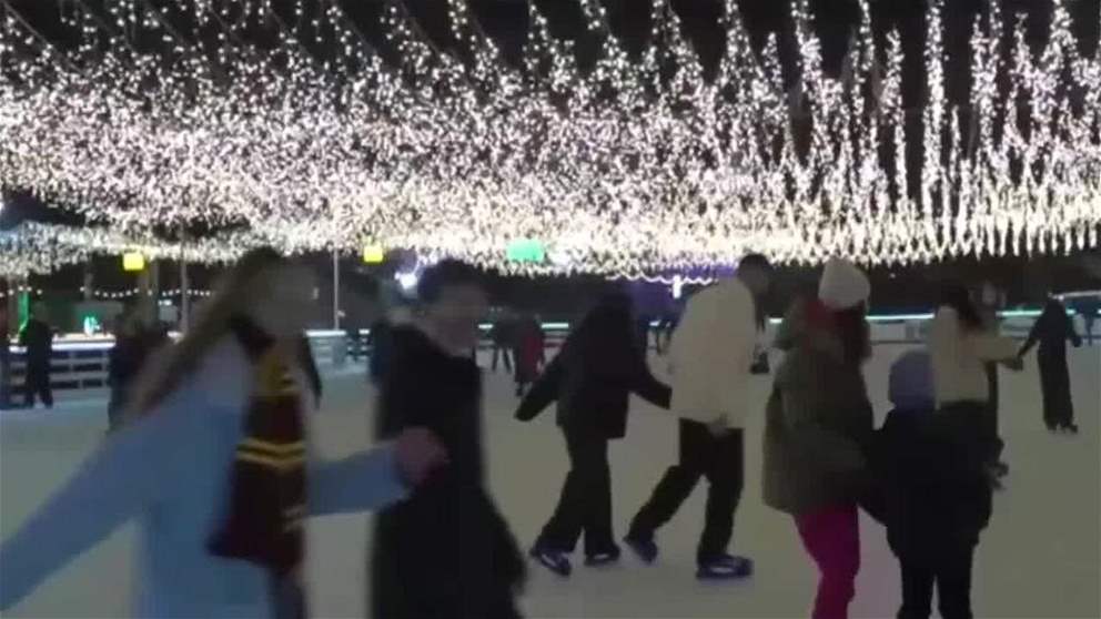 العائلات تجد هدوءا نادرا في مركز المعارض الاوكراني وسط انقطاعات التيار الكهربائي