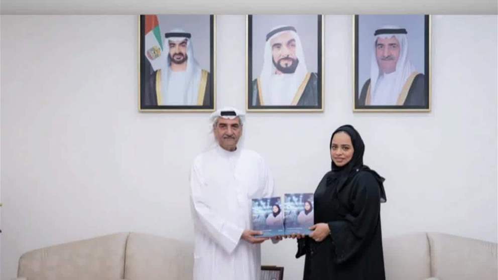 حاكم الفجيرة يستقبل عائشة المطيري بسبب إصدارها العلمي "الأدوية الأكثر استخداماً في المستشفيات"