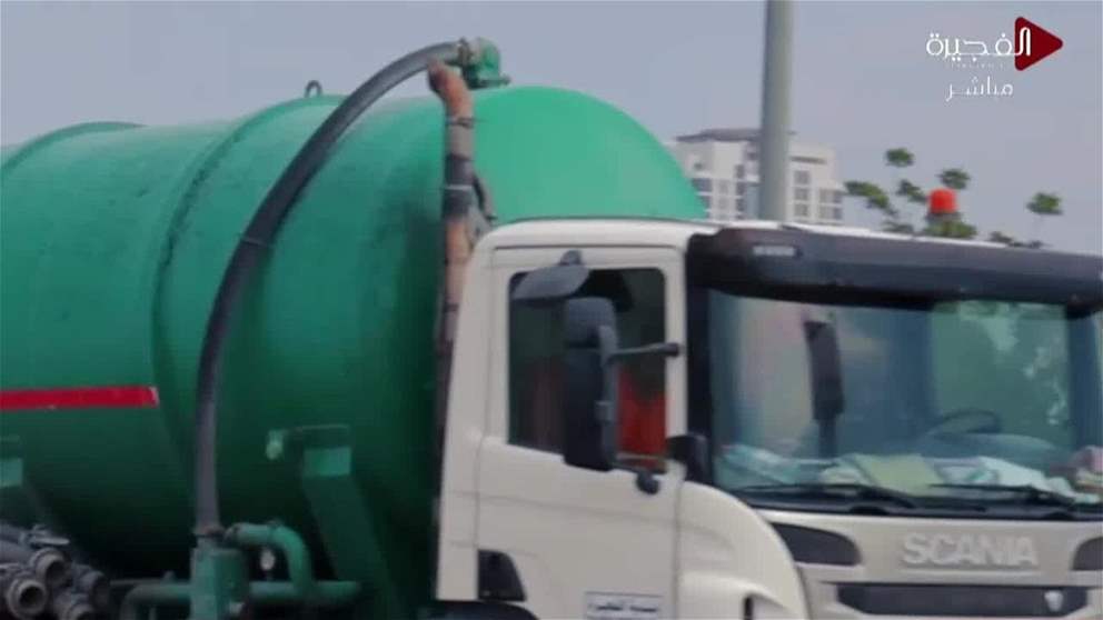 بلدية الفجيرة تواصل أعمالها في سحب مياه الأمطار وتنظيف الطرقات لضمان أعلى مستويات السلامة والإنسيابية في الإمارة