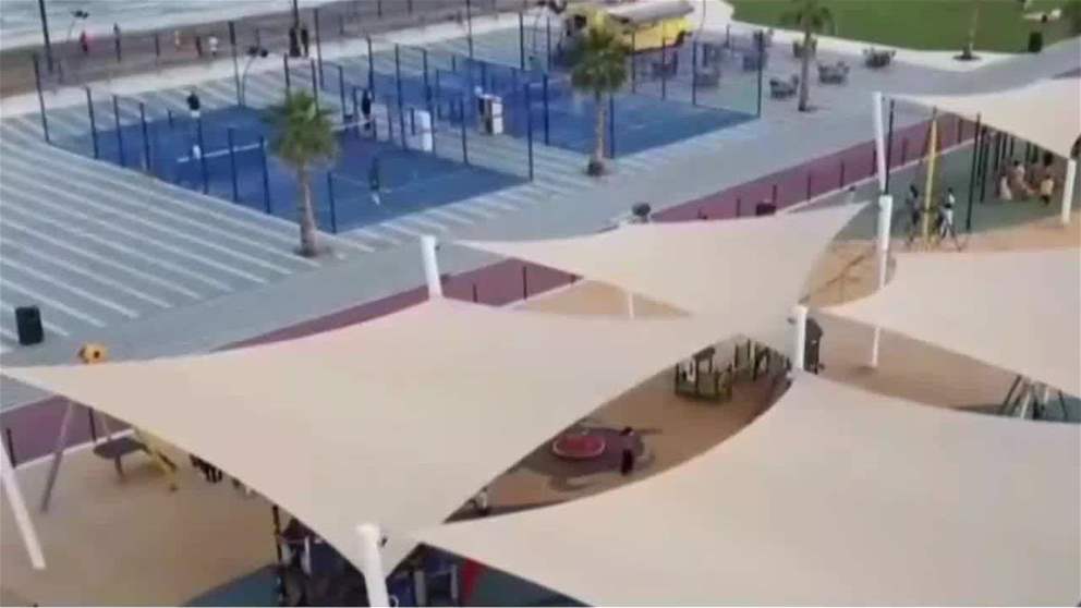 شاطئ المظلاّت بالفجيرة.. وجهة سياحية وترفيهية مفتوحة تستقطب الجمهور 