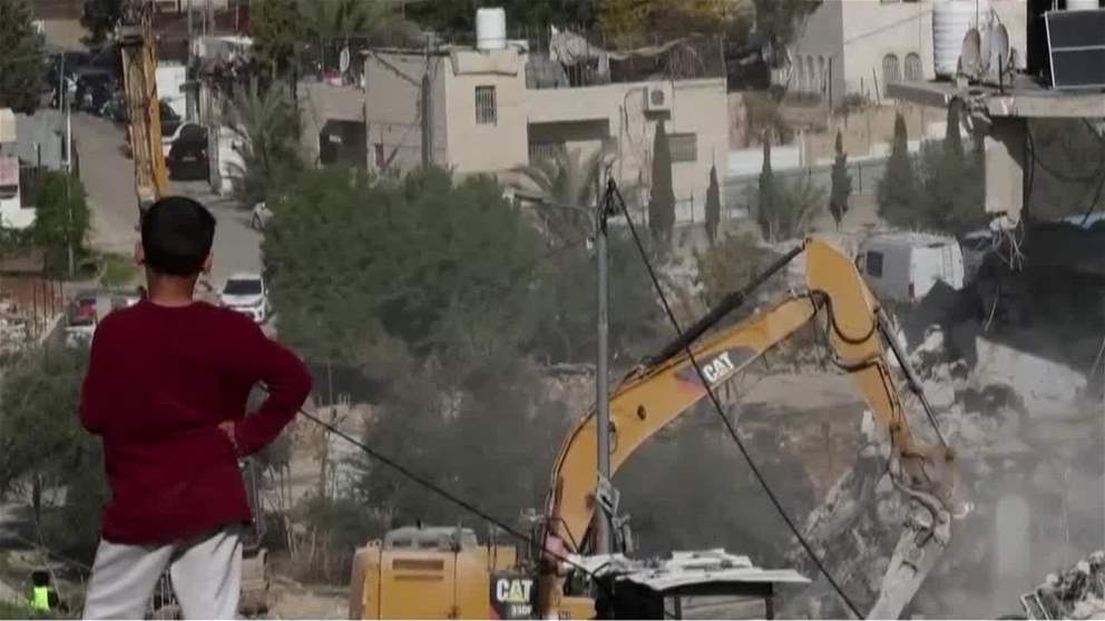 الجيش الإسرائيلي يهدم بناية سكنية في حي راس العامود بسلوان