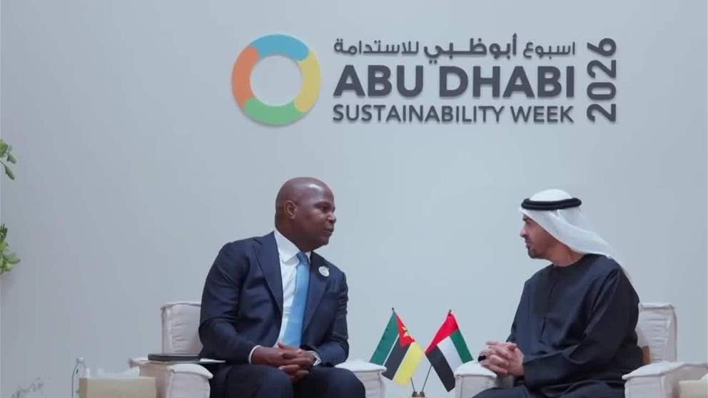 رئيس الدولة يلتقي رئيس موزمبيق على هامش " اسبوع ابوظبي للاستدامة "