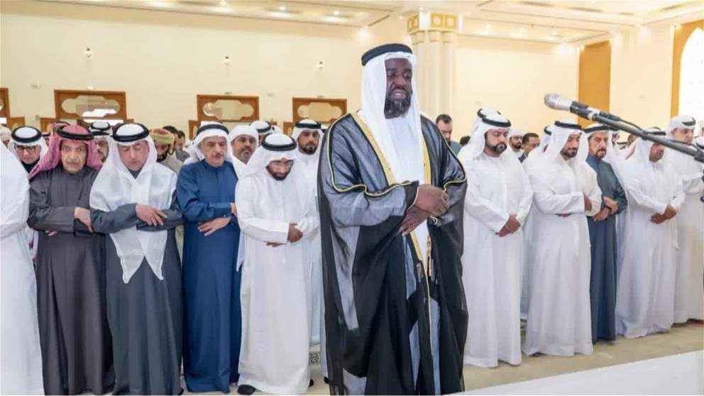 محمد الشرقي يؤدي صلاة الجنازة على احمد محمد شريف العوضي