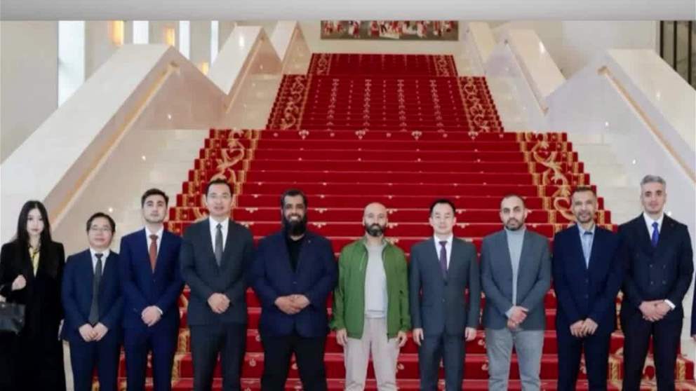 وفد من حكومة الفجيرة يزور مقر شركة هواوي في الصين