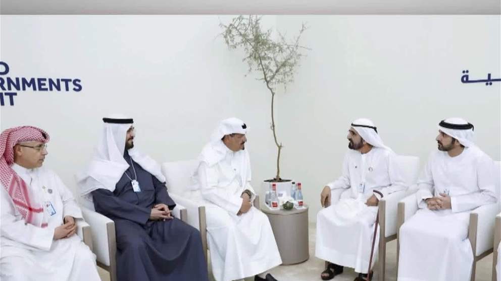 محمد بن راشد يلتقي أحمد عبد الله الأحمد الصباح خلال القمة العالمية للحكومات