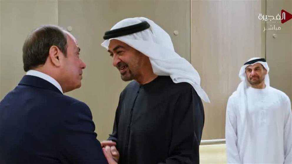 استقبله رئيس الدولة .. الرئيس المصري يصل البلاد