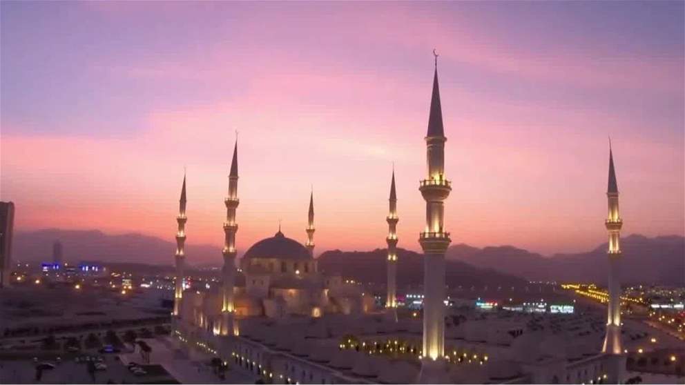 جامع الشيخ زايد الكبير بالفجيرة في رمضان.. قبلة الروح وملتقى المصلين