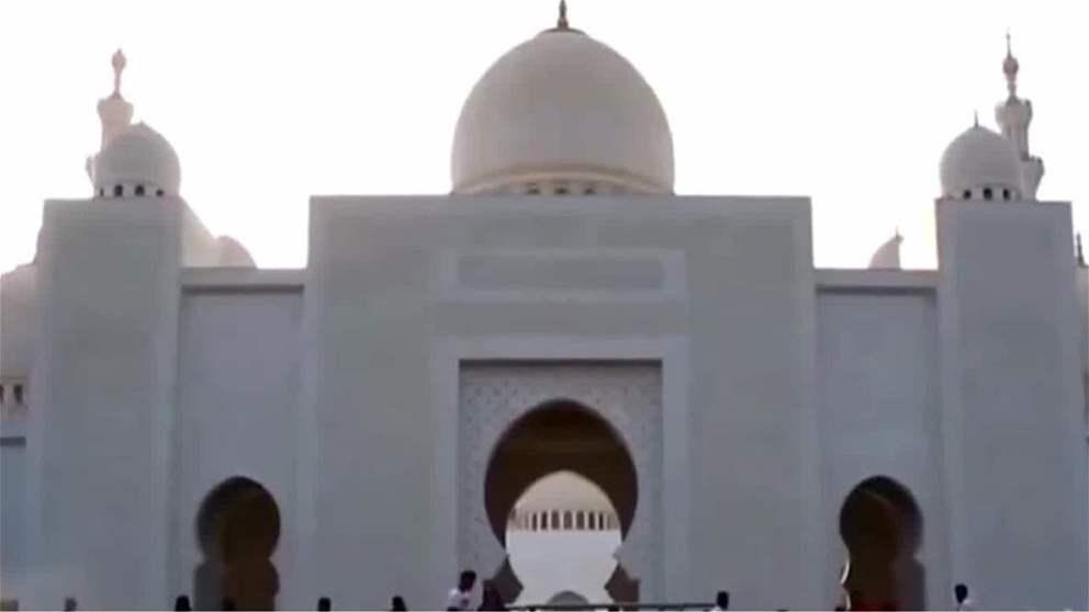 مركز جامع الشيخ زايد الكبير في أبوظبي يستقبل ضيوفه خلال شهر رمضان