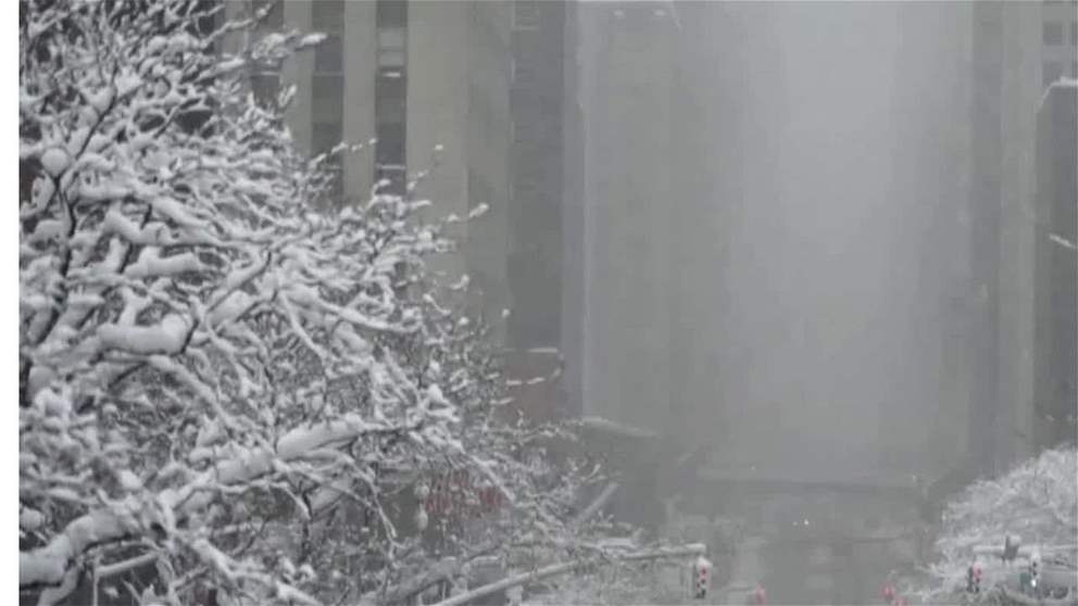 عاصفة شتوية تحول مانهاتن إلى مدينة بيضاء