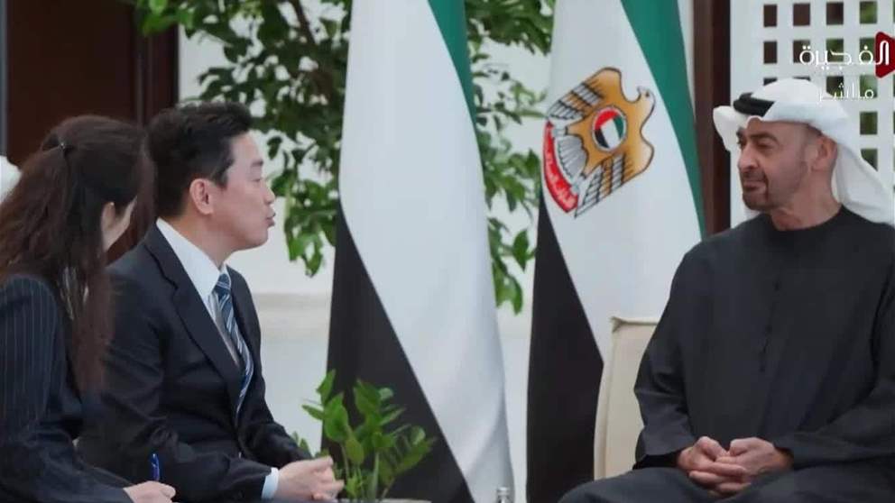 رئيس الدولة يتسلم رسالة خطية من الرئيس الكوري خلال استقباله المبعوث الخاص