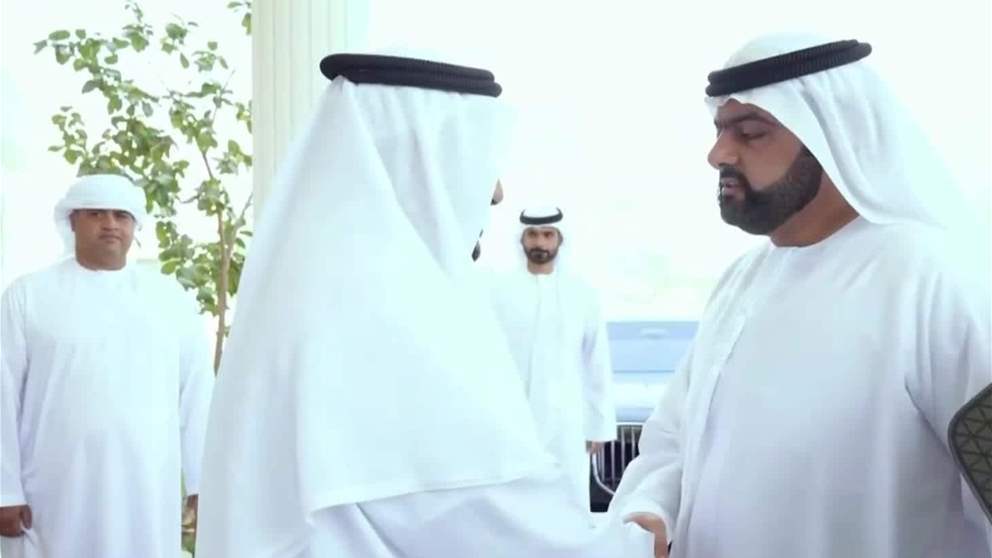 محمد الشرقي يقدم واجب العزاء في وفاة عوشة بنت خلف بن خديه القبيسي