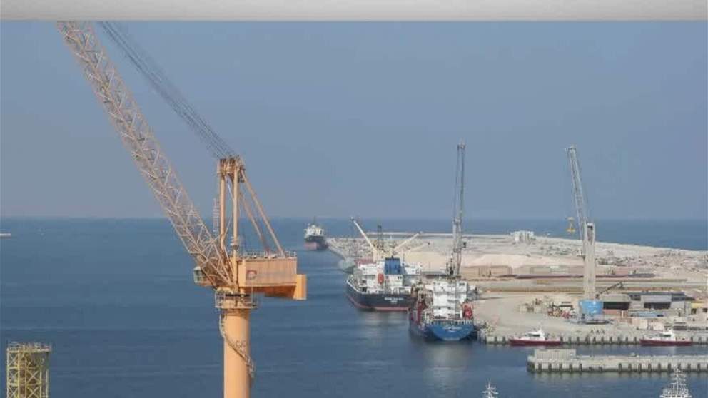 أخبار اقليمية ودولية | مسيرات تستهدف خزانات الوقود بميناء الدقم العماني