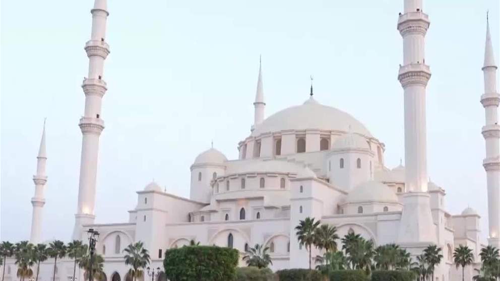 جامع الشيخ زايد الكبير بالفجيرة.. أيقونة معمارية تبرز معاني الثقافة الإسلامية السمحة