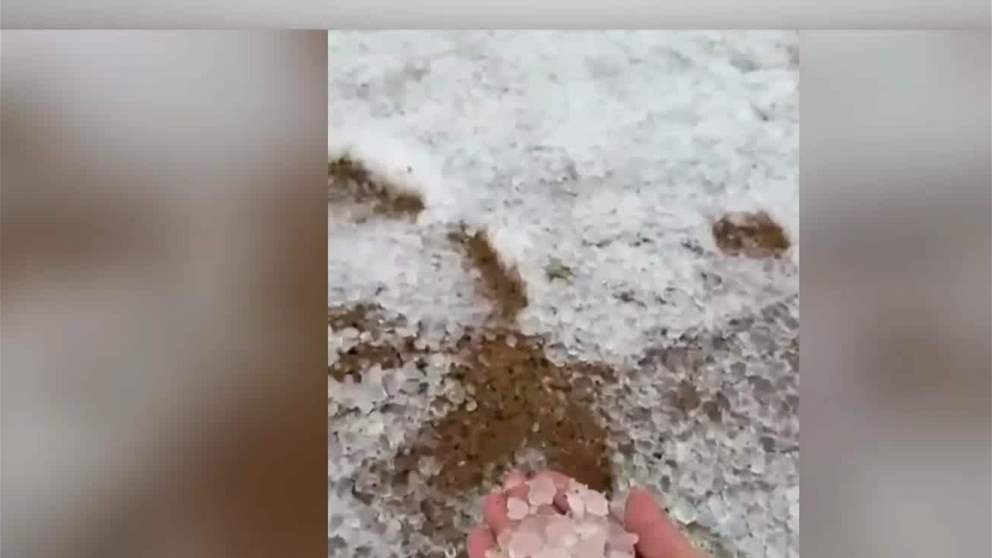 تساقط كثيف لحبات البرد في الساعدي والطويين ووادي غوب في الفجيرة