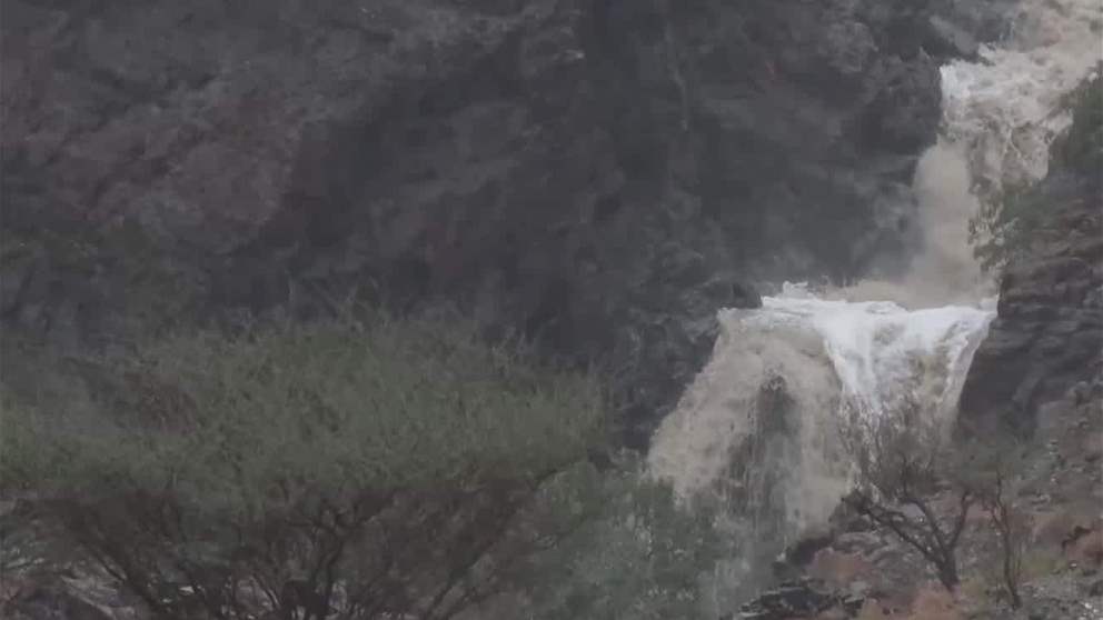 الفجيرة تشهد هطول امطار الخير والرحمة