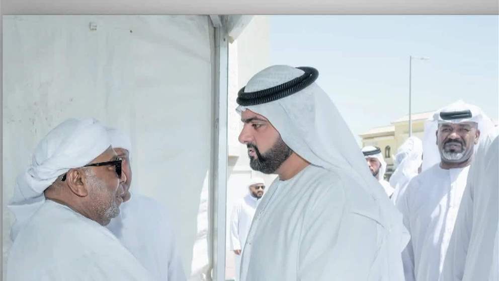 محمد الشرقي يقدم واجب العزاء في وفاة سعيد محمد الماس الظنحاني