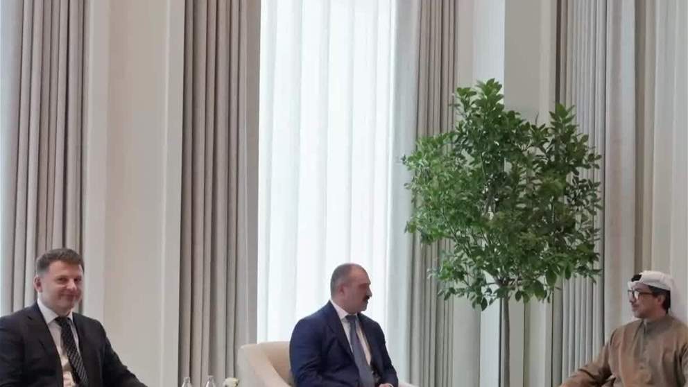 منصور بن زايد يستقبل المبعوث الخاص للرئيس البيلاروسي