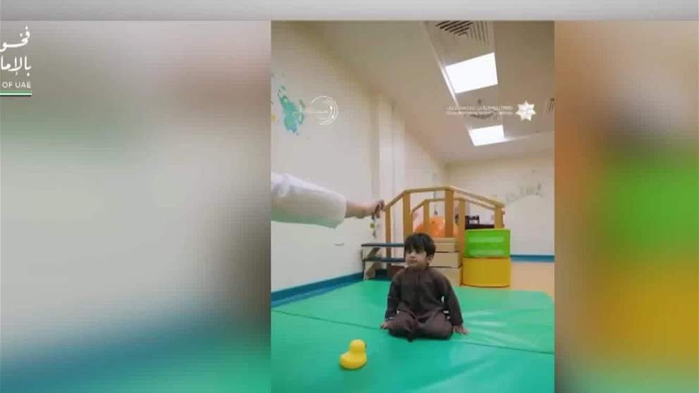 مستشفى الفجيرة يكلل رحلة علاج طبيعي بالنجاح لطفل عانى من صعوبات حركية
