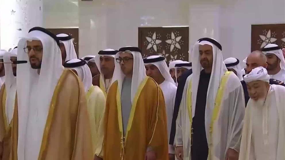 رئيس الدولة يؤدي صلاة عيد الأضحى في جامع الشيخ زايد بأبوظبي