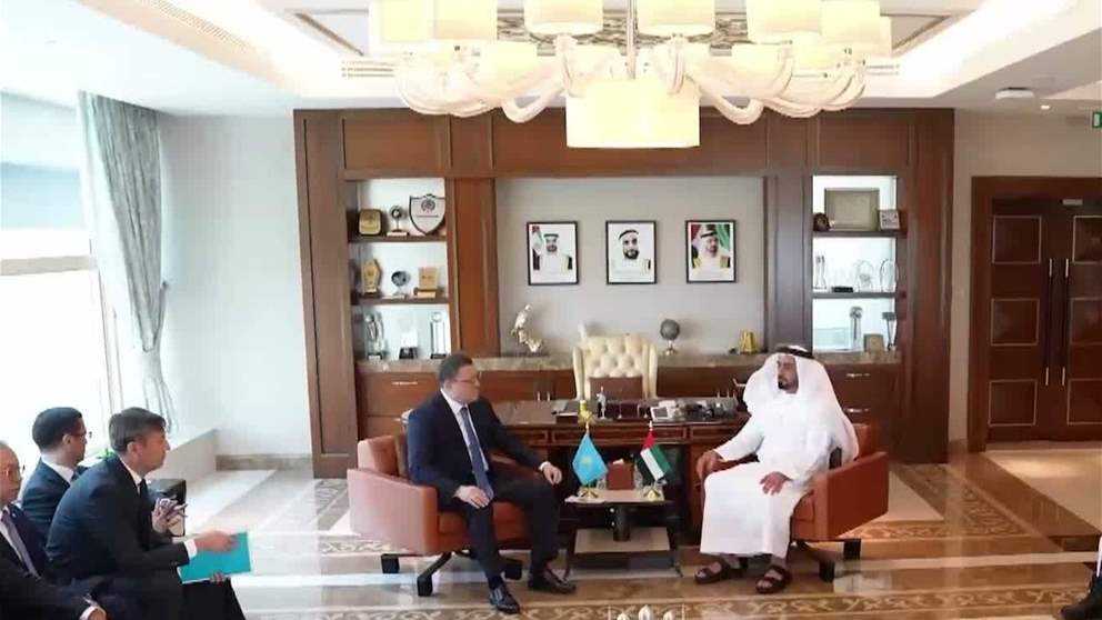 سيف بن زايد يلتقي وزير الشؤون الداخلية الكازاخستاني ويشهد توقيع مذكرة تفاهم للاعتراف برخص القيادة