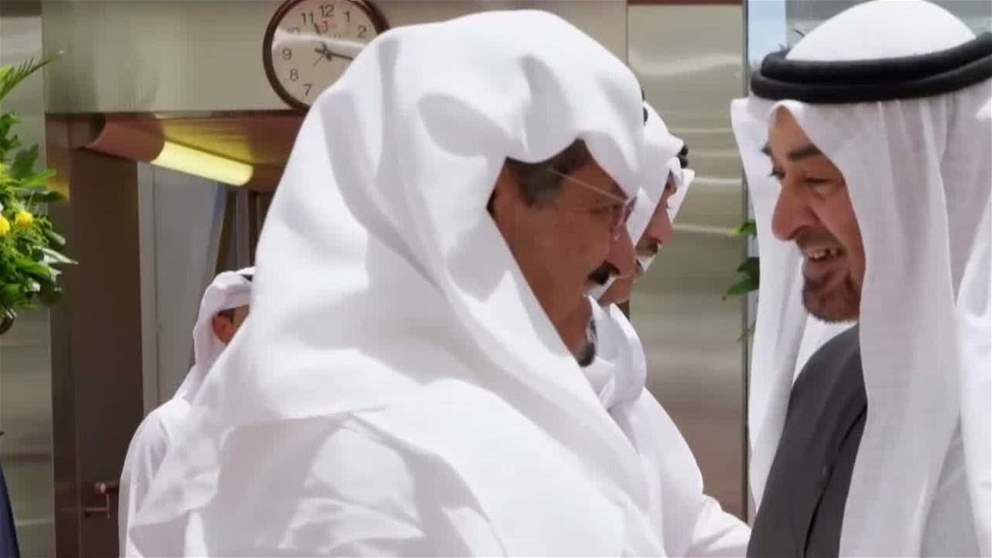 رئيس الدولة يصل الكويت في زيارة أخوية.. وأمير البلاد في مقدمة مستقبليه