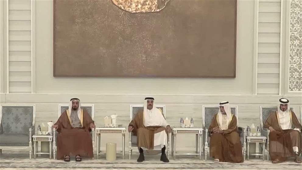 سيف بن زايد يقدم واجب العزاء إلى أمير قطر في وفاة الشيخ حمد بن خليفة آل ثاني