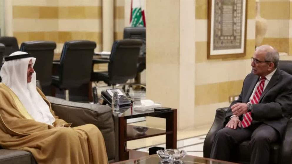 صقر غباش ونواف سلام يبحثان تعزيز العلاقات الاماراتية اللبنانية والتعاون العربي المشترك