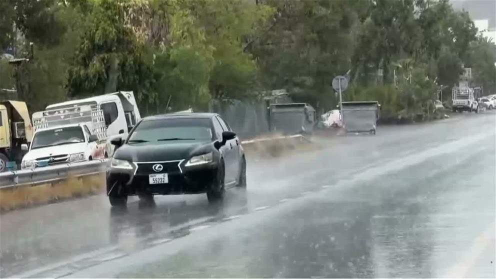 هطول أمطار الخير على منطقة مسافي في الفجيرة
