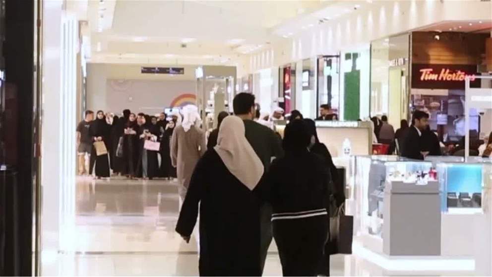 إقبال من الجمهور على مراكز التسوق خلال الصيف بالفجيرة