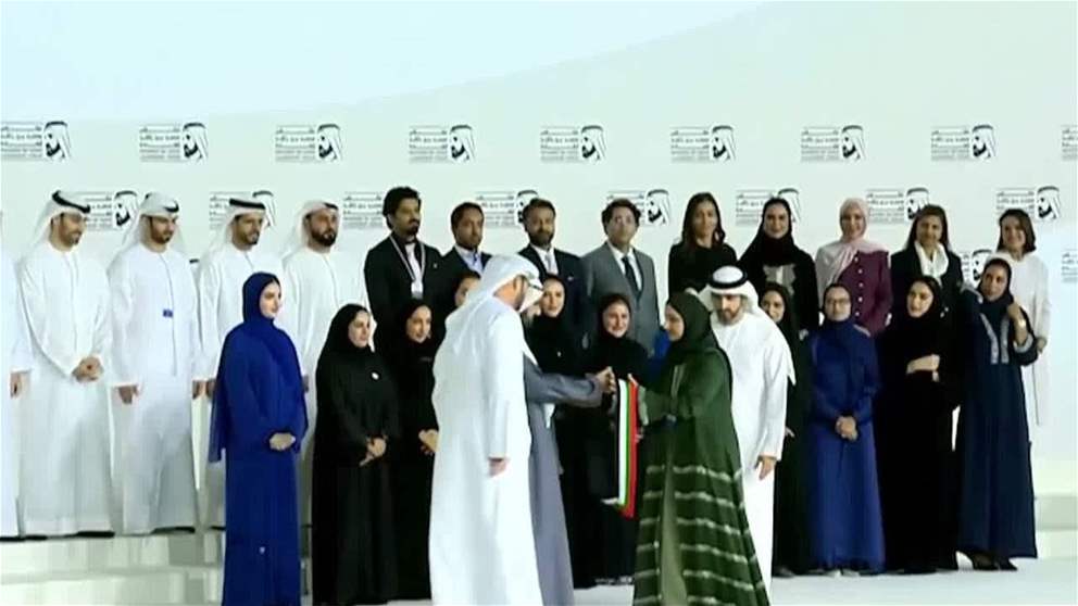محمد بن راشد يمنح محمد القرقاوي وشاح محمد بن راشد تقديرا لجهوده المستمرة في خدمة الوطن