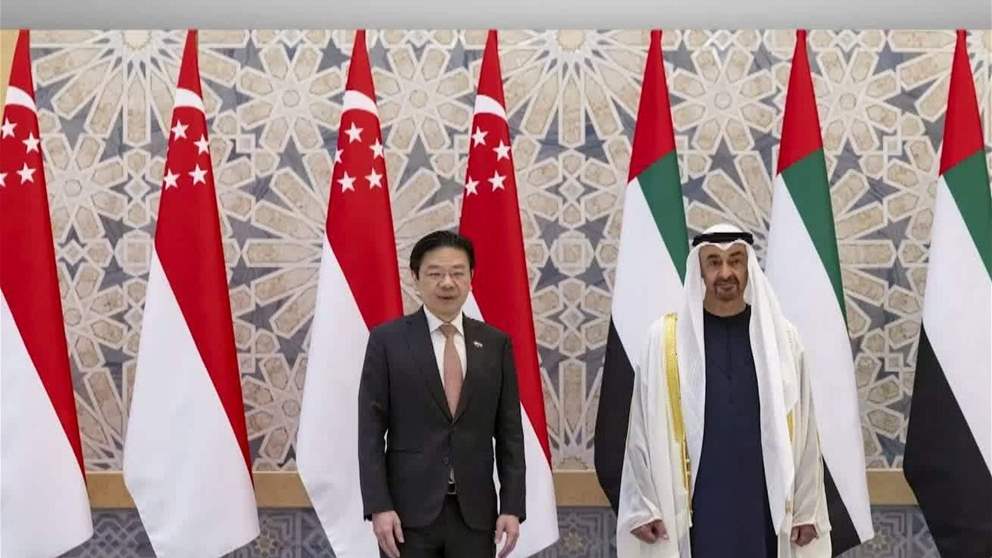 جرت له مراسم استقبال رسمية.. رئيس الدولة يستقبل رئيس وزراء سنغافورة