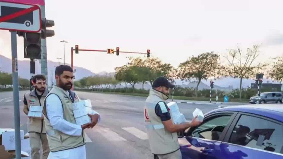 جامعة الفجيرة والهلال الأحمر الإماراتي ينفذان مبادرة كسر الصيام لتعزيز العمل الإنساني في رمضان