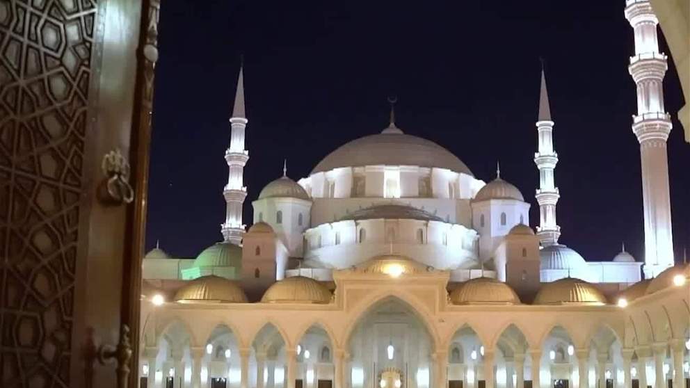 أكثر من 8 آلاف مصلٍ أحيوا ليلة 27 رمضان في جامع الشيخ زايد الكبير بالفجيرة