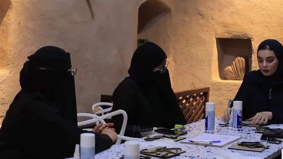 هيئة الفجيرة للثقافة والاعلام تنظم ورشة فنية بعنوان جمالية الحروف العربية في بيت الفن