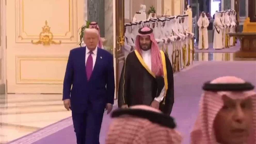 أخبار اقليمية ودولية | الرئيس الأمريكي يصل إلى الرياض وولي العهد السعودي في مقدمة مستقبليه