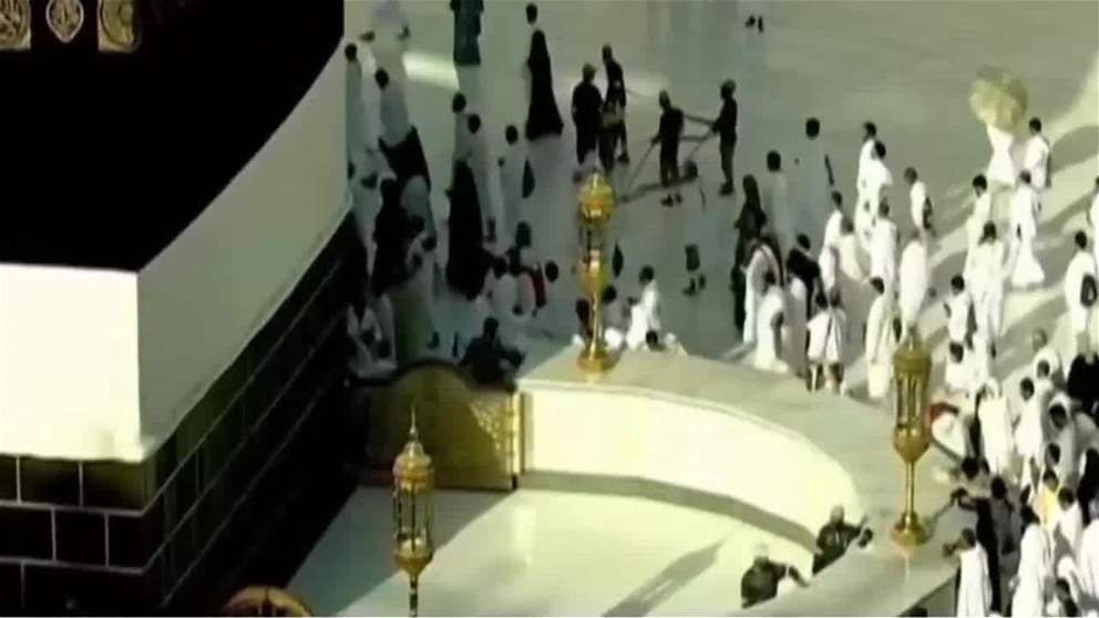 حجاج بيت الله الحرام يتوافدون إلى مشعر منى لقضاء يوم التروية