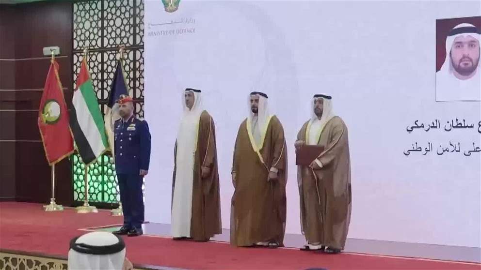 سيف بن زايد يشهد حفل تخريج دورة الدفاع الوطني الـ12