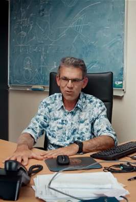 النيازك رسل الحياة